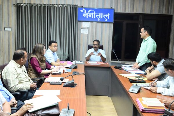 Haldwani: जिलाधिकारी कैम्प कार्यालय में गौवंश संरक्षण पर बैठक में 6 नए गौसदनों को मिली मंजूरी, जिलाधिकारी रयाल ने दिए सख्त निर्देश