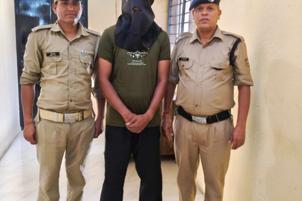 Haldwani: नैनीताल पुलिस ने फर्जी ‘मेजर’ बनकर घूम रहा युवक किया गिरफ्तार, सेना की वर्दी के दुरुपयोग का खुलासा