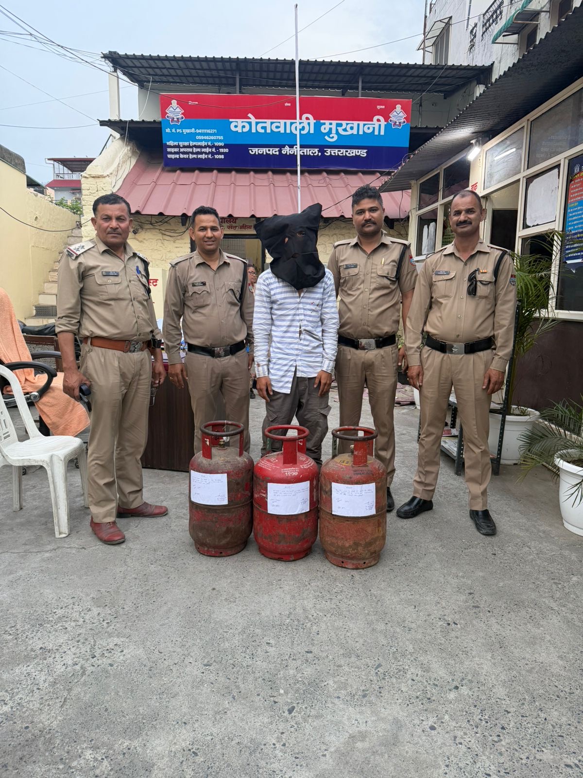 Nainital: नौकरी के बहाने घर में घुसकर उड़ाए गैस सिलेंडर, मुखानी पुलिस ने आरोपी को दबोचा