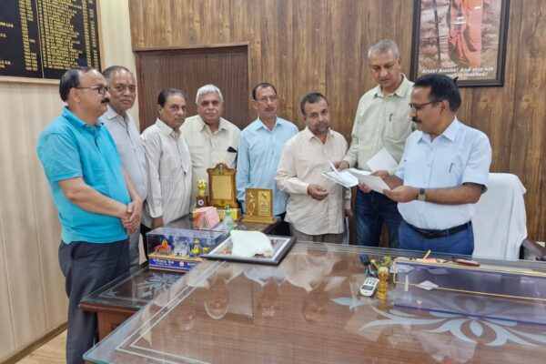 Ramnagar: राज्य आंदोलनकारियों की मांगों को लेकर प्रतिनिधिमंडल ने जिलाधिकारी को सौंपा ज्ञापन, रजत जयंती वर्ष में उठे मूल मुद्दे