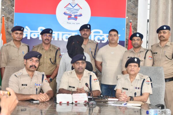 Haldwani: नैनीताल पुलिस ने मुखानी में दो बड़ी चोरियों का किया खुलासा, 9 लाख के जेवर संग अंतर्राज्यीय शातिर चोर गिरफ्तार।