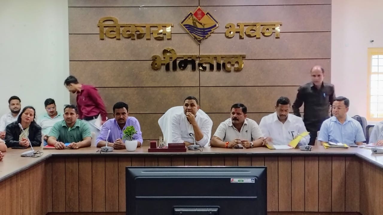 Bhimtal: भीमताल में कथित पहचान छुपाकर धोखाधड़ी का मामला, मंत्री राम सिंह कैड़ा ने पुलिस प्रशासन को दिये सख्त कार्रवाई के दिए निर्देश