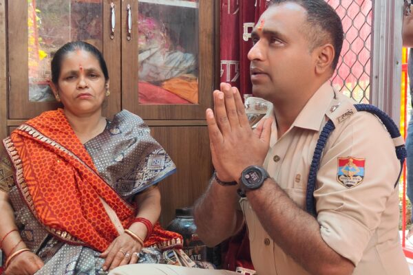 Haldwani: हनुमान जयंती पर हल्द्वानी कोतवाली में भक्ति का माहौल, एसएसपी नैनीताल की मौजूदगी में विधिवत पूजा-अर्चना और भंडारे का आयोजन