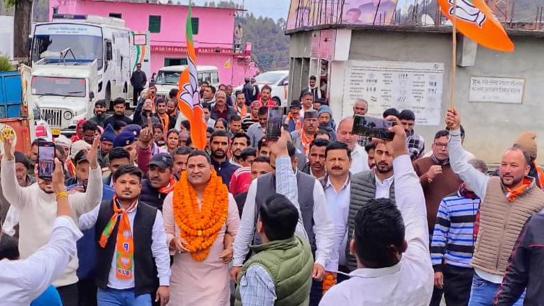 Bhimtal: मंत्री कैड़ा ने ओलावृष्टि से पीड़ित किसानों की सुनी समस्याएँ, डीएम को दिए आकलन करने व मुआवजा देने के निर्देश