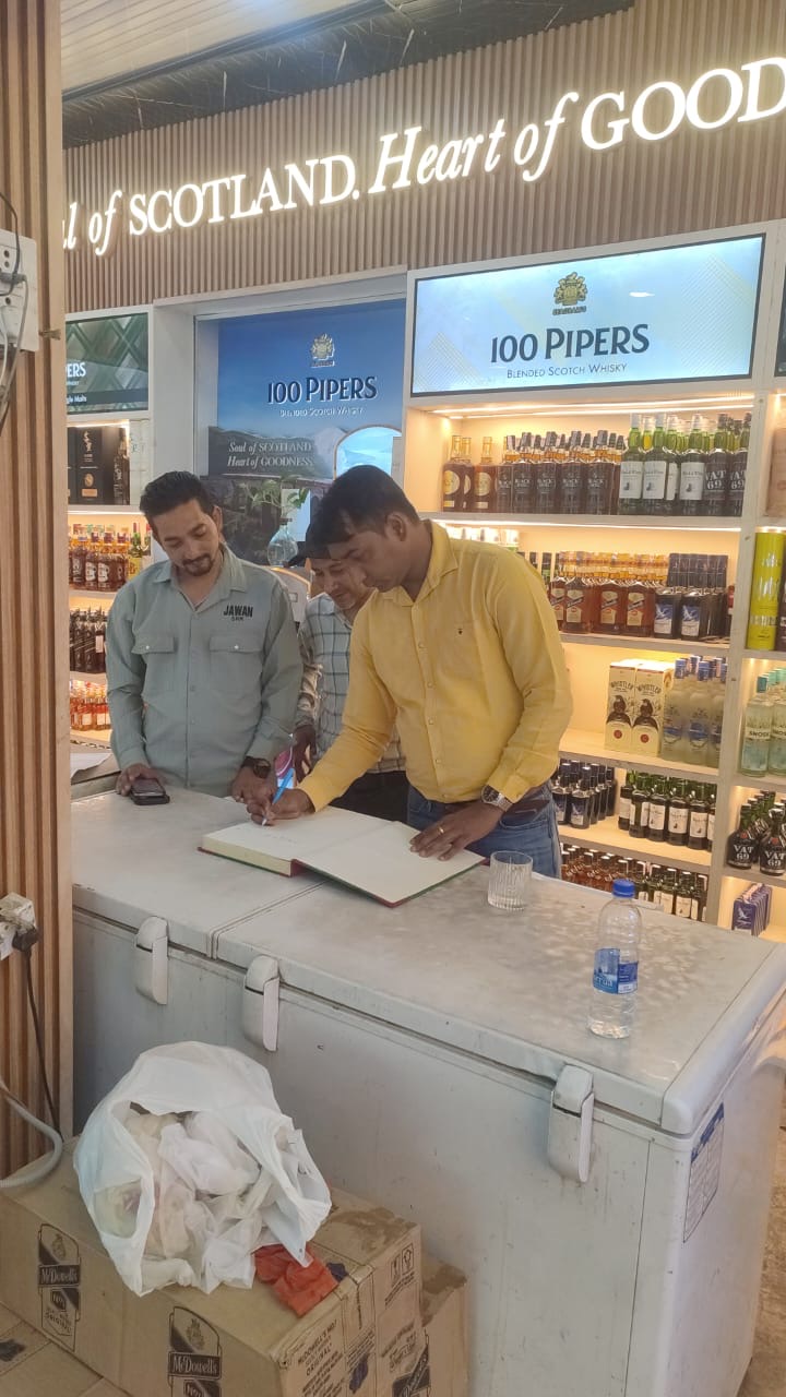 Haldwani: हल्द्वानी में मदिरा दुकानों पर बड़ी कार्रवाई, डीएम के निर्देश पर 12 दुकानों में छापेमारी, कई अनियमितताएं उजागर