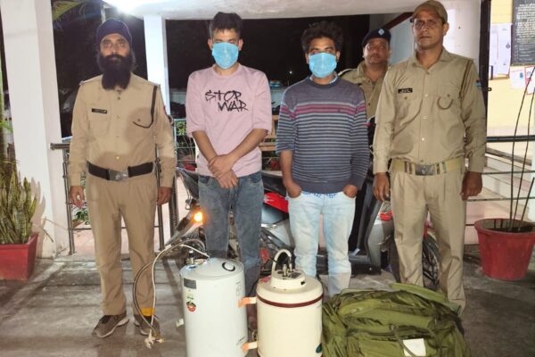 Nainital: नैनीताल पुलिस ने चोरगलिया में चोरी का किया खुलासा, दो शातिर चोर गिरफ्तार कर सामान किया बरामद