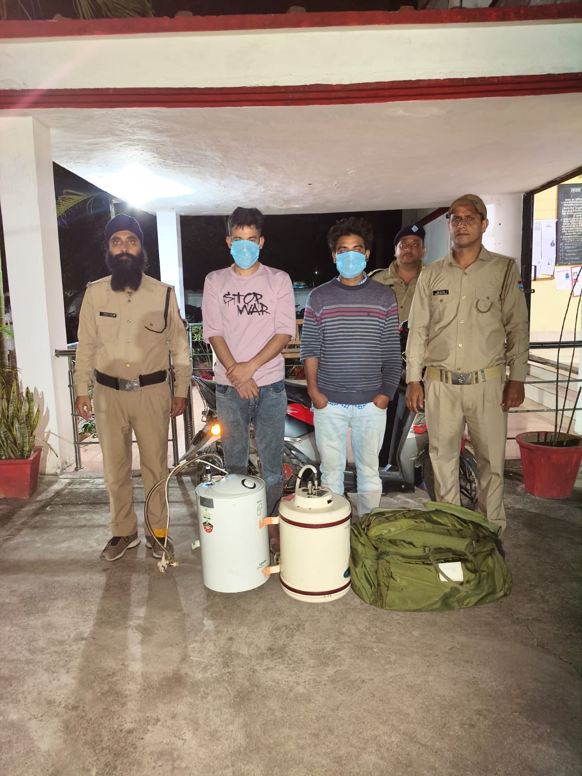Nainital: नैनीताल पुलिस ने चोरगलिया में चोरी का किया खुलासा, दो शातिर चोर गिरफ्तार कर सामान किया बरामद