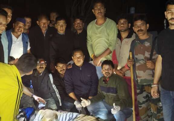 Haldwani: रानीबाग में आदमखोर बाघ की दहशत का अंत, वन विभाग ने ट्रैंकुलाइज़र कर किया सुरक्षित रेस्क्यू