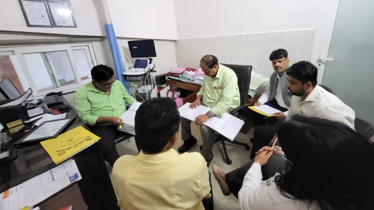 Rudrapur: रुद्रपुर में स्वास्थ्य विभाग की बड़ी कार्रवाई में 9 अल्ट्रासाउंड केंद्रों पर छापेमारी, नियम उल्लंघन पर 2 मशीनें सील