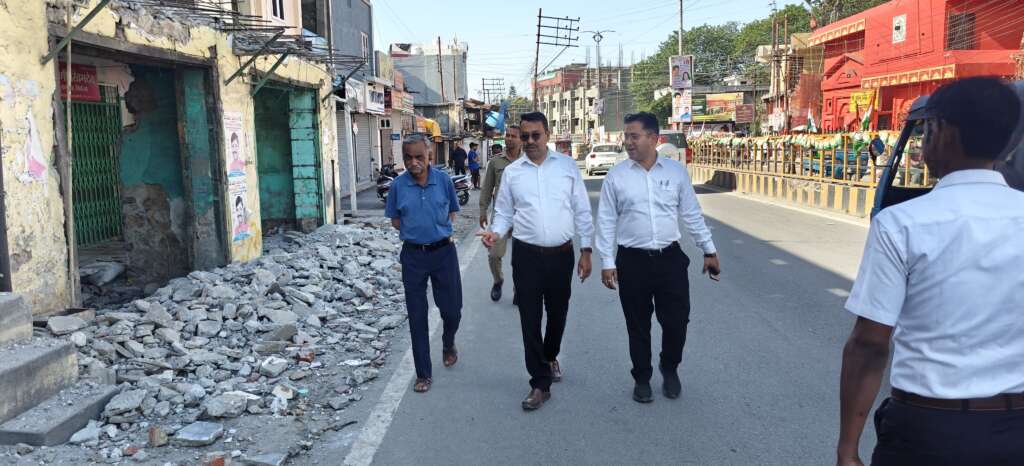 Haldwani: मंगल पड़ाव–रोडवेज मार्ग चौड़ीकरण ने पकड़ी रफ्तार, सिटी मजिस्ट्रेट ने दिए कड़े निर्देश