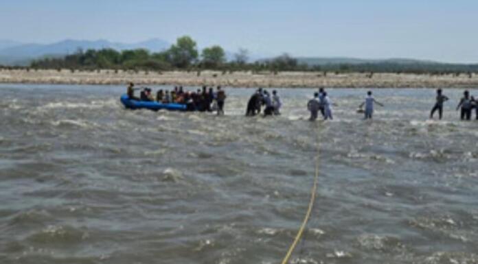 Haridwar: गंगा में अचानक जलस्तर बढ़ा, सप्तऋषि घाट पर फंसे 21 श्रद्धालुओं का रेस्क्यू