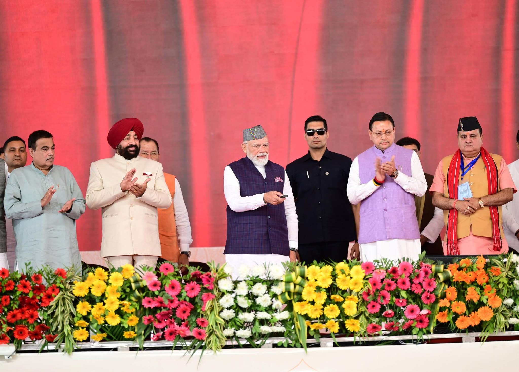 Dehradun: देहरादून में पीएम मोदी ने 210 किमी दिल्ली-देहरादून कॉरिडोर का किया लोकार्पण, अब मात्र 2.30 घंटे में पूरी होगी यात्रा