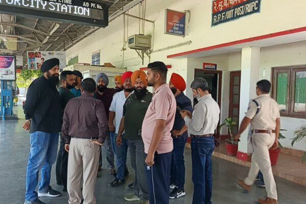 Rudrapur: संपर्क क्रांति ट्रेन में 7 लाख की सनसनीखेज लूट, बिलासपुर के पास हथियारबंद बदमाशों ने कर्मचारियों को बनाया निशाना