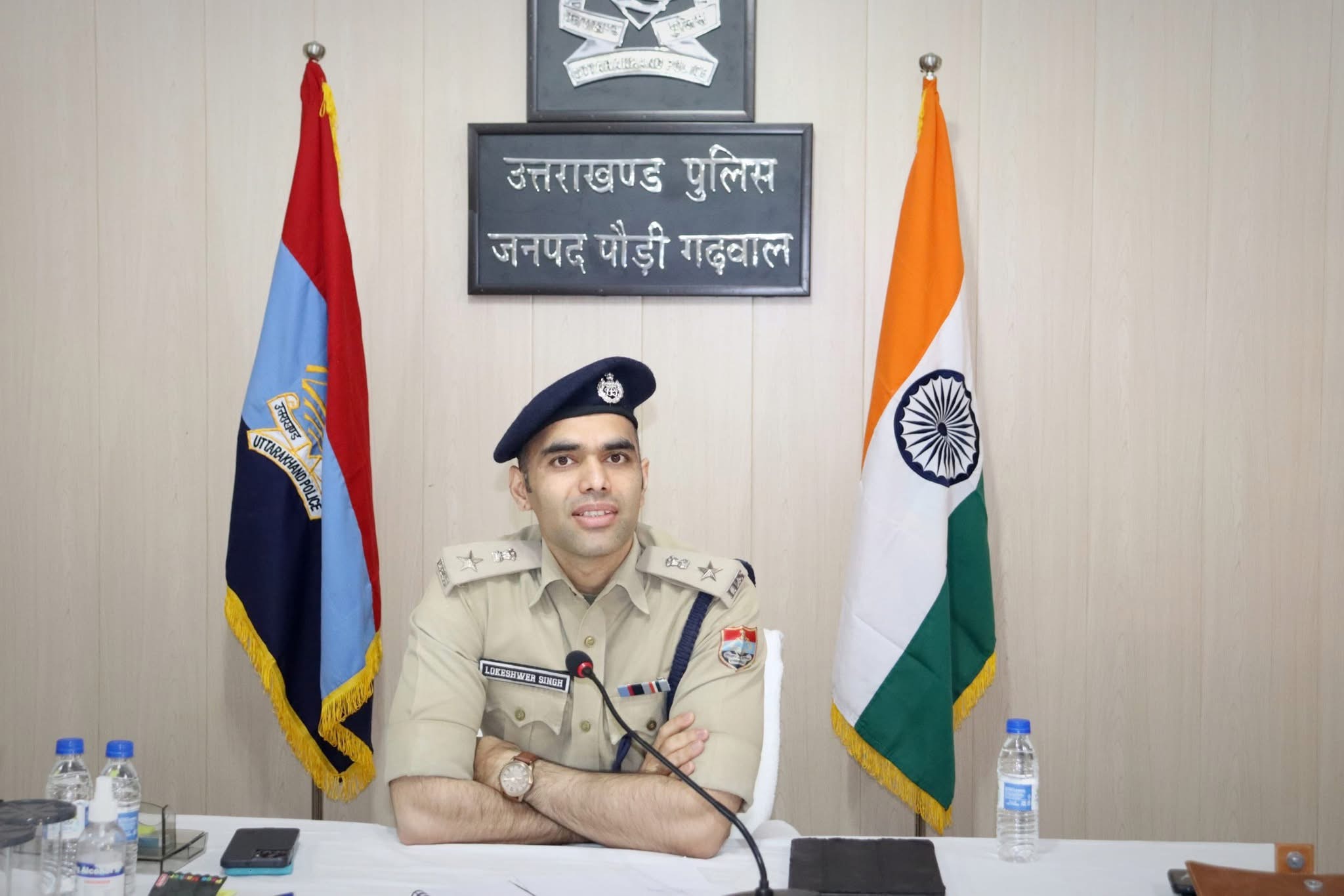 Pithoragarh: व्यापारी से मारपीट मामले में पूर्व एसपी लोकेश्वर सिंह पर केस दर्ज, कोर्ट के आदेश के बाद बढ़ीं मुश्किलें
