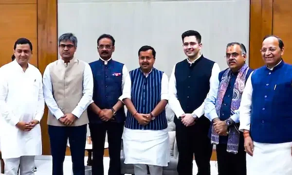 New Delhi: आप में बड़ी टूट, राघव चड्ढा समेत 7 राज्यसभा सांसद भाजपा में शामिल