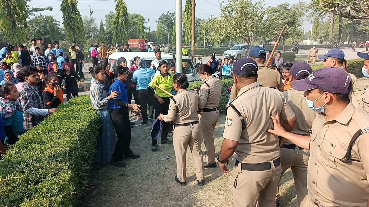 Pantnagar: पंतनगर सिडकुल में श्रमिकों का उग्र प्रदर्शन, पुलिस बल प्रयोग में कई घायल और बेहोश
