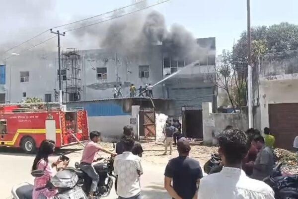 Haridwar: हरिद्वार के बहादराबाद औद्योगिक क्षेत्र में भीषण अग्निकांड, एचपीएम इन्फोटेक फैक्ट्री में लगी आग से मचा हड़कंप
