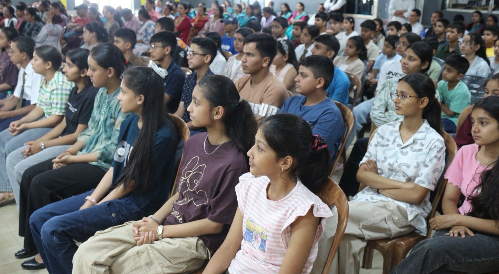 Haldwani: हल्द्वानी के सीनियर सेकेंडरी स्कूल में नव प्रवेशित छात्रों का भव्य स्वागत, शिक्षा के साथ व्यक्तित्व विकास पर जोर