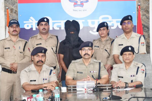 Haldwani: कालाढूंगी में ट्रैक्टर से कार रौंदने वाला दबंग चालक गिरफ्तार, अवैध तमंचा और ट्रैक्टर बरामद