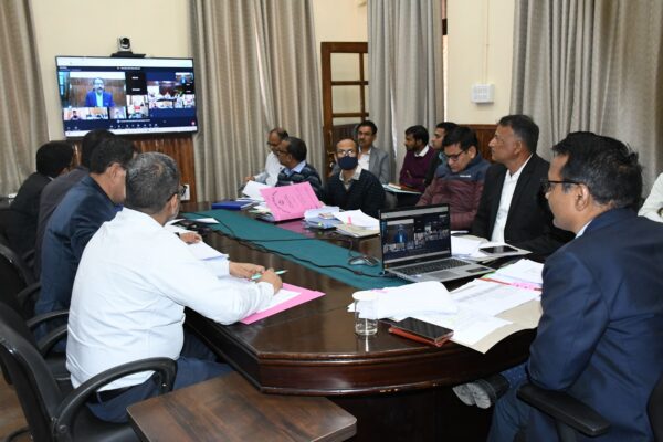 Nainital: नैनीताल में मुख्यमंत्री धामी की वर्चुअल समीक्षा बैठक, विकास कार्यों में तेजी लाने के सख्त निर्देश