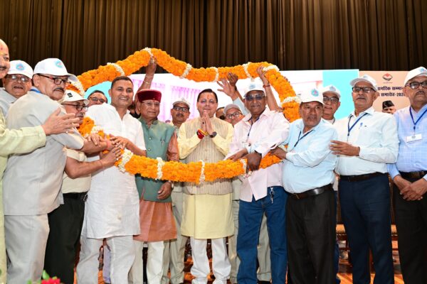 Haldwani: हल्द्वानी में वरिष्ठ नागरिकों का सम्मान समारोह, सीएम धामी ने कोटाबाग में अत्याधुनिक वृद्धाश्रम निर्माण और हर जिले में विस्तार का किया ऐलान