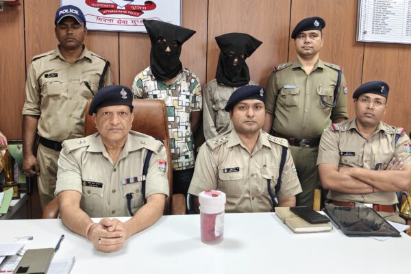 Ramnagar: रामनगर में झपट्टामार गिरोह का भंडाफोड़, 70 सीसीटीवी खंगालकर पुलिस ने दो शातिर दबोचे
