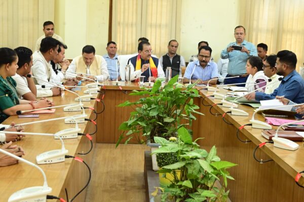 Haldwani: मानव-वन्यजीव संघर्ष के चलते सांसद अजय भट्ट की अधिकारियों संग बड़ी बैठक, संवेदनशील क्षेत्रों में सोलर लाइट, फेंसिंग और जागरूकता अभियान के दिए सख्त निर्देश