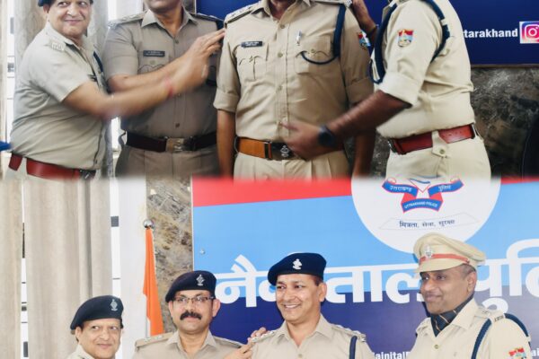 Nainital: निरीक्षक से Dy. SP बने उमेश मलिक और वेद प्रकाश भट्ट, एसएसपी ने ‘UPS’ बैच लगाकर किया सम्मानित