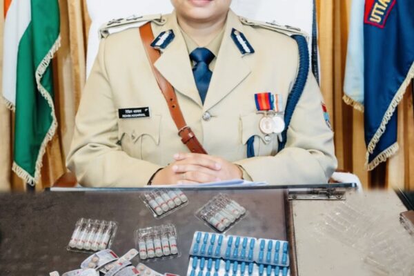 Haldwani: कुमायूँ में नशे पर बड़ा प्रहार, IG रिद्धिम के निर्देश पर हल्द्वानी में मेडिकल स्टोर सीज, भारी मात्रा में अवैध दवाइयाँ बरामद