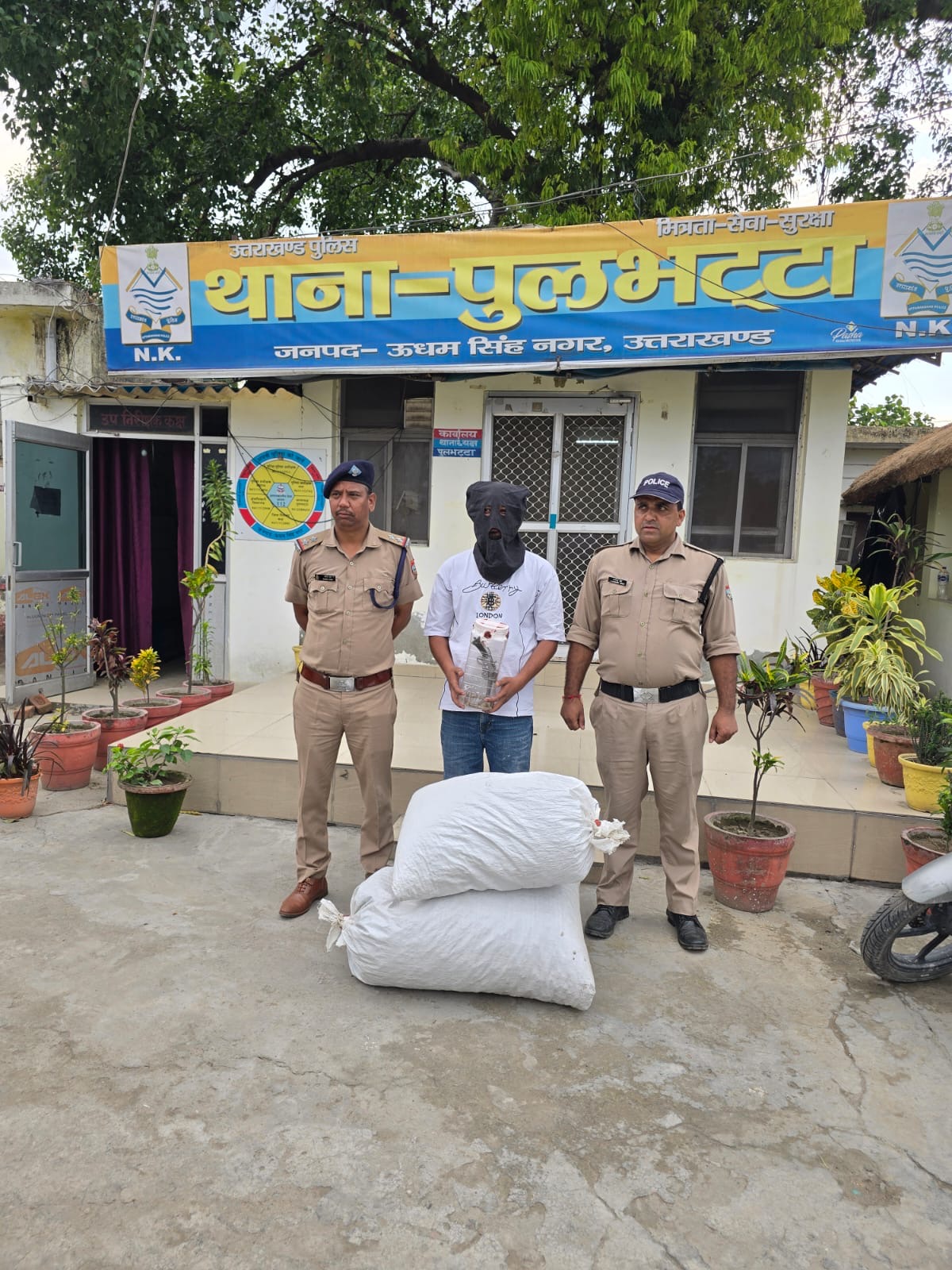 Uttarakhand: ऊधमसिंहनगर में STF का बड़ा ऑपरेशन, 16 किलो डोडा, तमंचा और कारतूस के साथ तस्कर गिरफ्तार