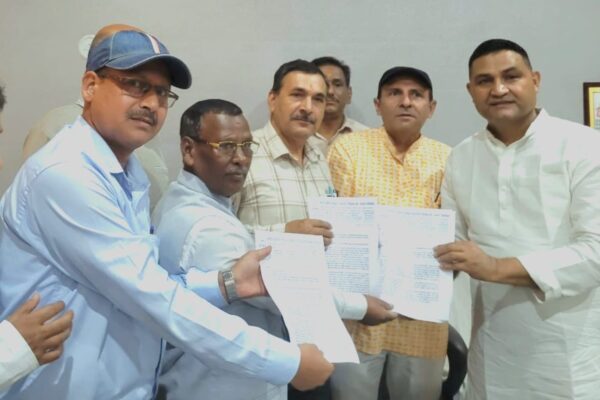 Haldwani: 13 सूत्रीय मांगों को लेकर शिक्षकों का महा-आंदोलन तेज, मंत्री कैड़ा और विधायकों को सौंपे ज्ञापन