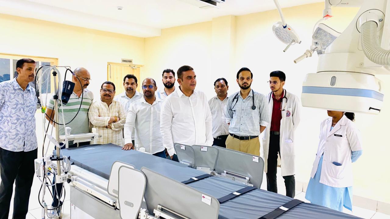 Haldwani: हल्द्वानी में स्वास्थ्य सेवाओं को बड़ी सौगात, विधायक सुमित हृदयेश ने एसटीएच की अत्याधुनिक कैथ लैब का किया निरीक्षण