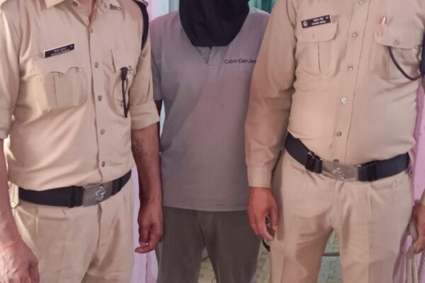 Nainital: लालकुआँ में नाबालिग से छेड़छाड़ व धर्मांतरण दबाव बनाने वाला आरोपी गिरफ्तार, एआई से अश्लील वीडियो बनाकर करता था ब्लैकमेल