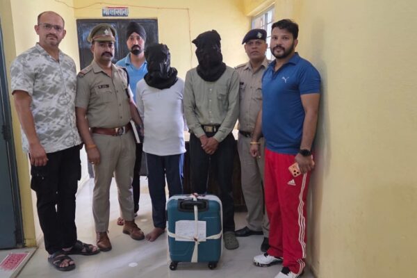 Haldwani: हल्द्वानी में नशे के कारोबार पर बड़ा प्रहार, बुटीक की दुकान से 10 लाख की 5 किलो चरस बरामद, दो तस्कर गिरफ्तार