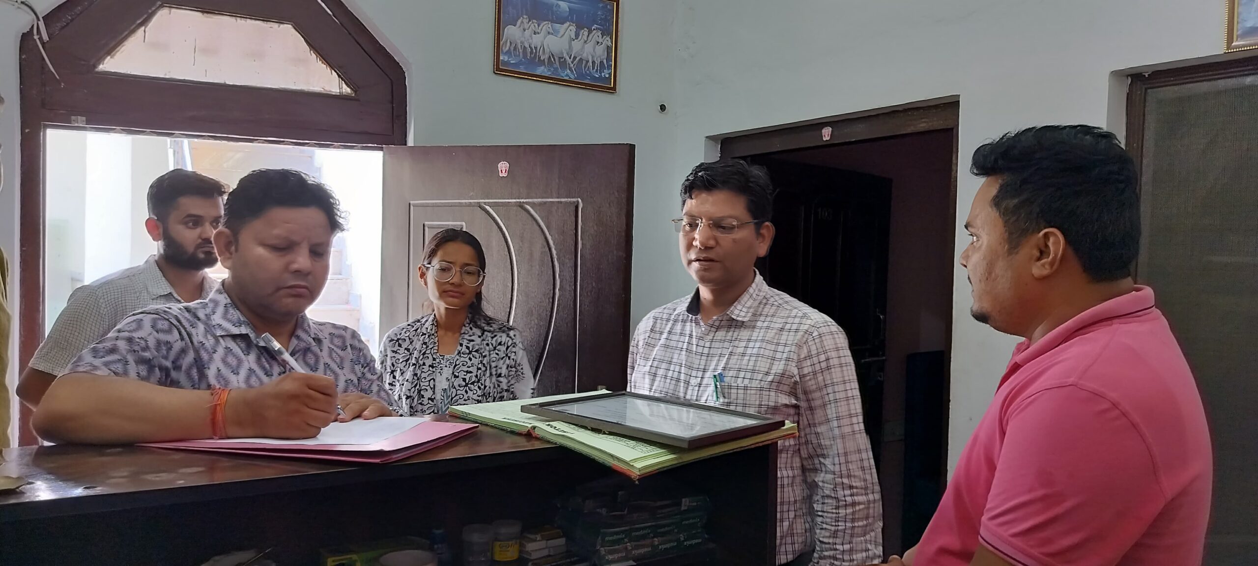 Haldwani: बिना पंजीकरण चल रहे दो होमस्टे पर प्रशासन सख्त, एसडीएम हल्द्वानी के औचक निरीक्षण में मिली अनियमितताएं