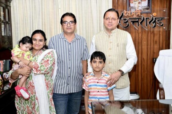 Haldwani:सीएम धामी से मिले वरिष्ठ पत्रकार हेम भट्ट,सीएम ने दिए पुलिस को निष्पक्ष कार्रवाई के निर्देश।
