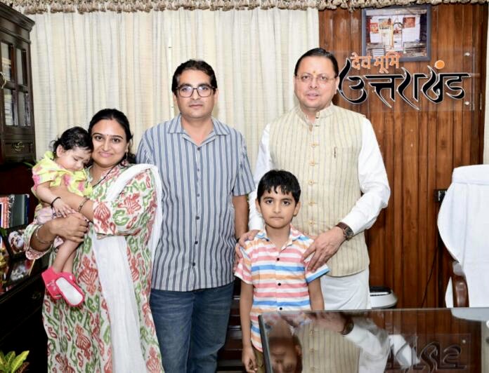 Haldwani:सीएम धामी से मिले वरिष्ठ पत्रकार हेम भट्ट,सीएम ने दिए पुलिस को निष्पक्ष कार्रवाई के निर्देश।