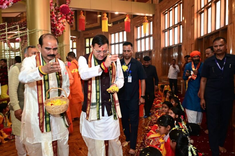 Almora: डोल आश्रम में 1100 कन्याओं का पूजन, मुख्यमंत्री धामी ने किया विश्व के सबसे बड़े श्रीयंत्र का दर्शन