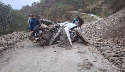 Almora: जागर कार्यक्रम से लौट रहे लोगों की कार 150 मीटर गहरी खाई में गिरी, अल्मोड़ा में दर्दनाक हादसे में तीन की मौत