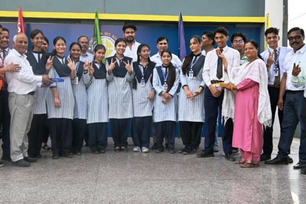 Haldwani: सिंथिया स्कूल में अंशिका गर्ग ने किया टॉप, छात्रों के शानदार प्रदर्शन से विद्यालय में खुशी का माहौल
