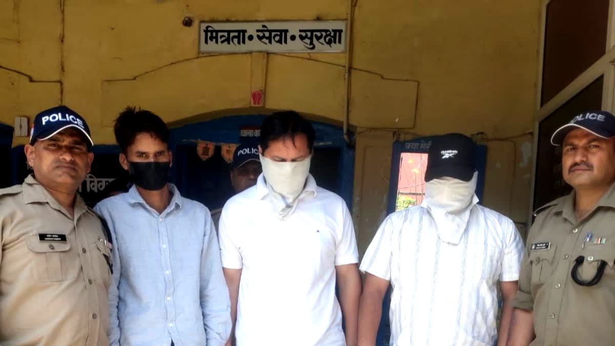 Almora: अल्मोड़ा में 5 लाख के फर्जी लोन घोटाले का खुलासा, शिकायतकर्ता समेत तीन आरोपी गिरफ्तार