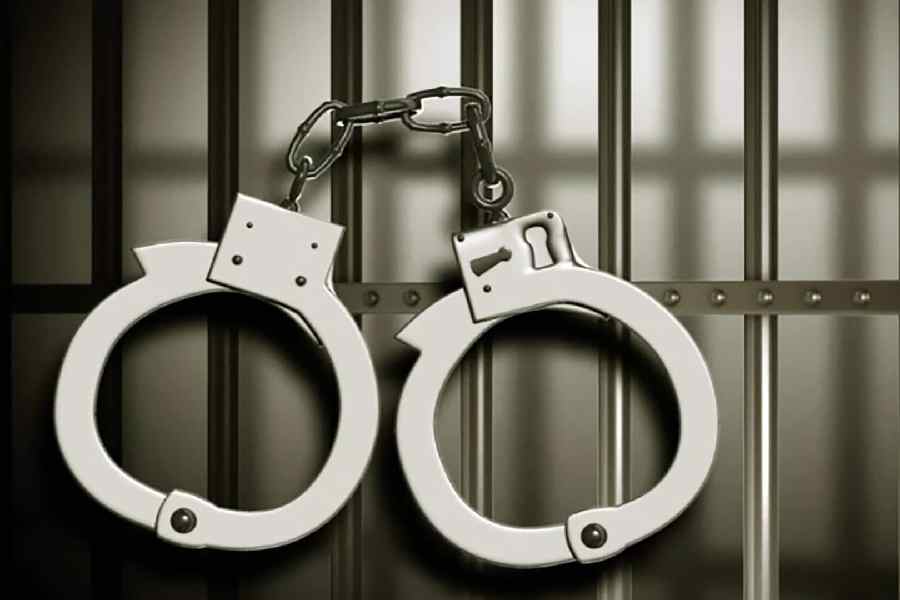 Haridwar: पाकिस्तान कनेक्शन से करोड़ों के संदिग्ध ट्रांजेक्शन का खुलासा, हरिद्वार से युवती गिरफ्तार