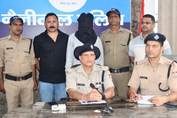 Haldwani: काठगोदाम में 4 लाख की चरस संग तस्कर गिरफ्तार, ‘मिशन ड्रग फ्री देवभूमि’ अभियान में पुलिस-एसओजी की बड़ी कार्रवाई