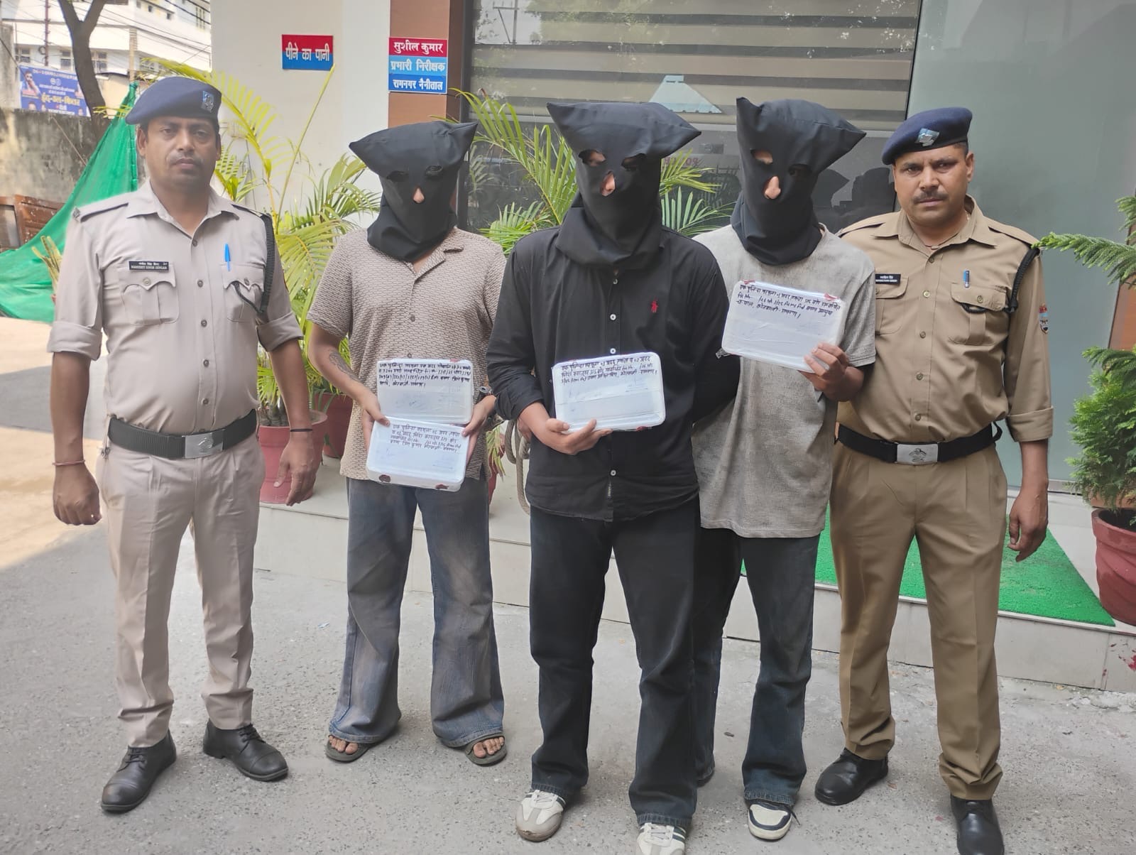 Ramnagar: रामनगर में स्कूटी सवार लुटेरों का गैंग ध्वस्त, तमंचे की नोक पर लूट करने वाले 3 बदमाश गिरफ्तार, अवैध हथियार बरामद