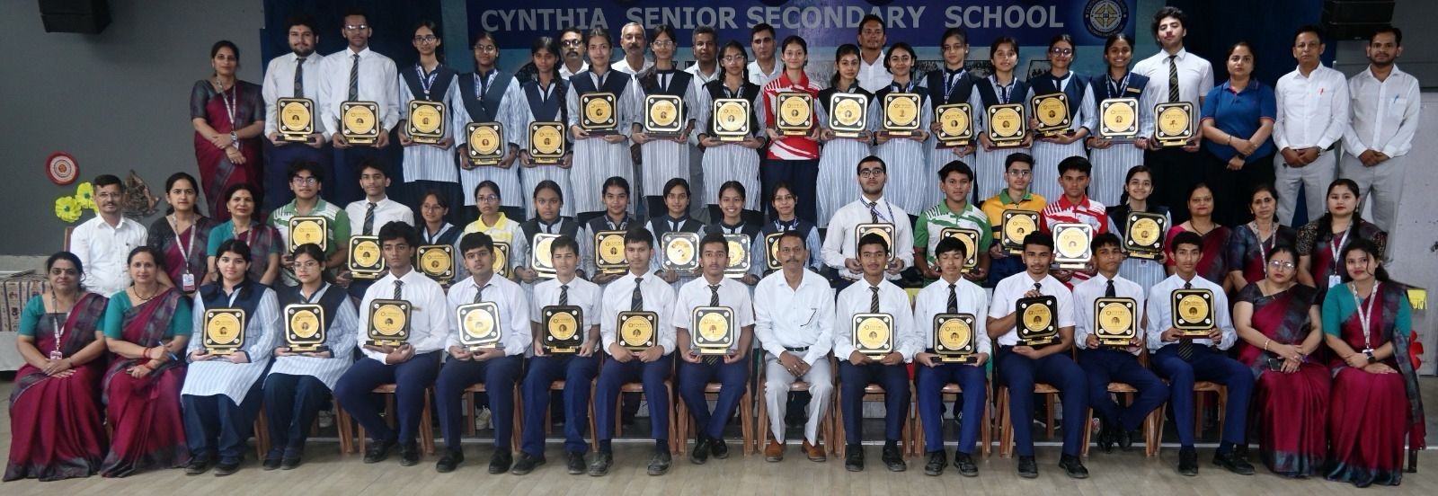 Haldwani: सीबीएसई बोर्ड परीक्षा में उत्कृष्ट प्रदर्शन करने वाले छात्रों का सिंथिया स्कूल में सम्मान, अंशिका गर्ग और मानवी शर्मा रहीं टॉपर