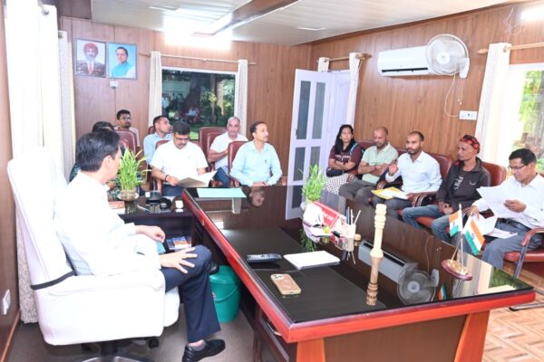 Haldwani- हल्द्वानी में जनसुनवाई: कुमाऊं आयुक्त दीपक रावत ने सुनीं लोगों की समस्याएं, कई मामलों का मौके पर निस्तारण।