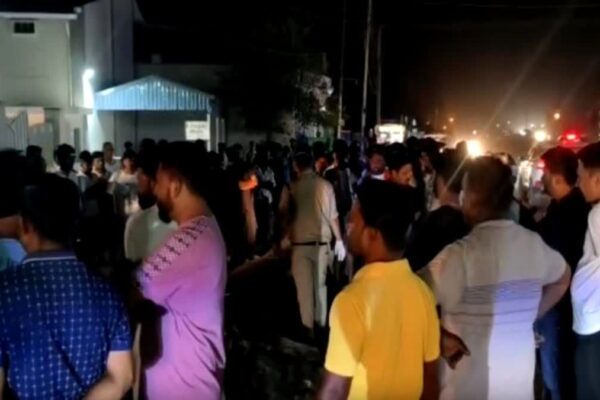 Rudrapur:NH-74 पर ट्राले की टक्कर से डॉक्टर की दर्दनाक मौत, 400 मीटर तक घसीटने से शव क्षत-विक्षत; चालक फरार, पुलिस जांच में जुटी।