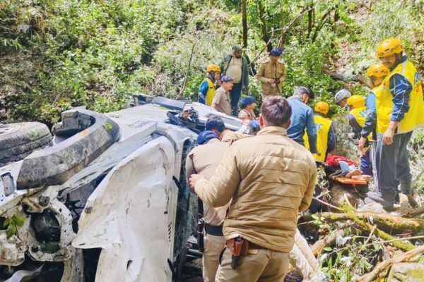 Nainital: नींद की झपकी आने से खाई में गिरी थार, बचाव अभियान के बाद एक मृत, दो घायल