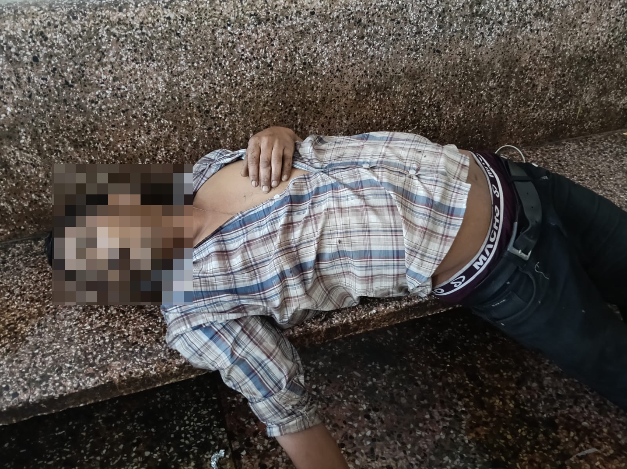 Haldwani: हल्द्वानी बस अड्डे में युवक की अचानक मौत से मचा हड़कंप, बेंच पर बैठे-बैठे तोड़ा दम