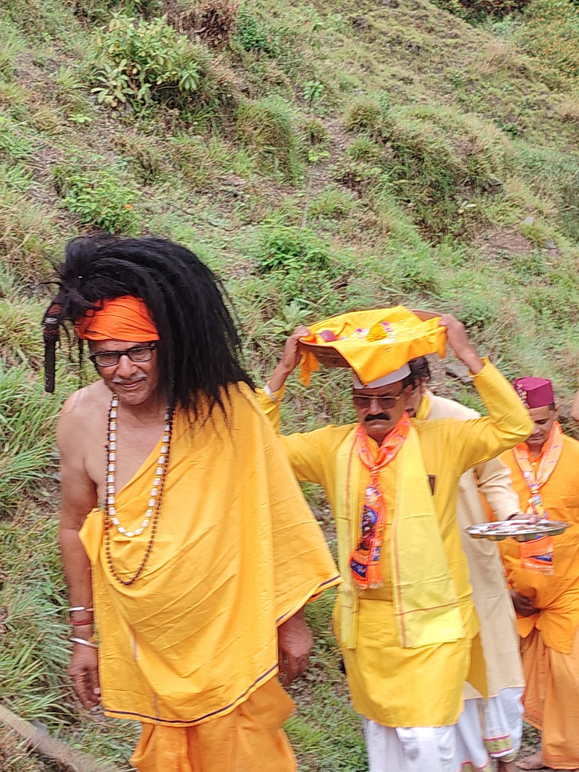 Champawat: श्री गुरु गोरखनाथ मंदिर सिल्योडी गूंठ में द्वितीय श्रीमद्भागवत कथा का शुभारंभ, भव्य कलश यात्रा में उमड़ा श्रद्धा का सैलाब
